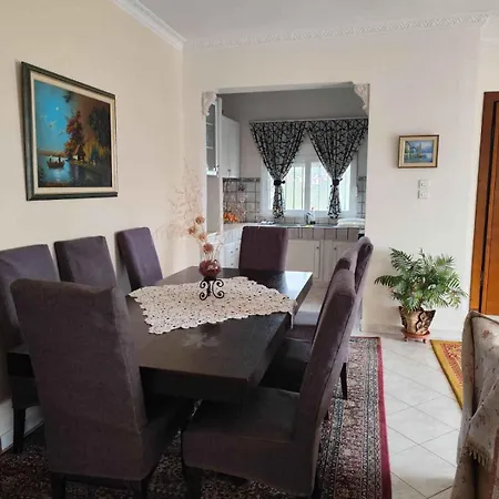 Апартаменты Alexadra's House *