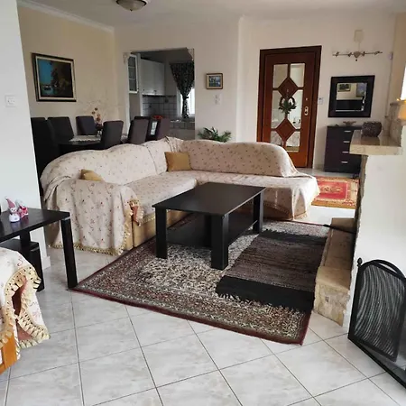 Апартаменты Alexadra's House *