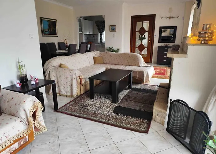 Апартаменты Alexadra's House *